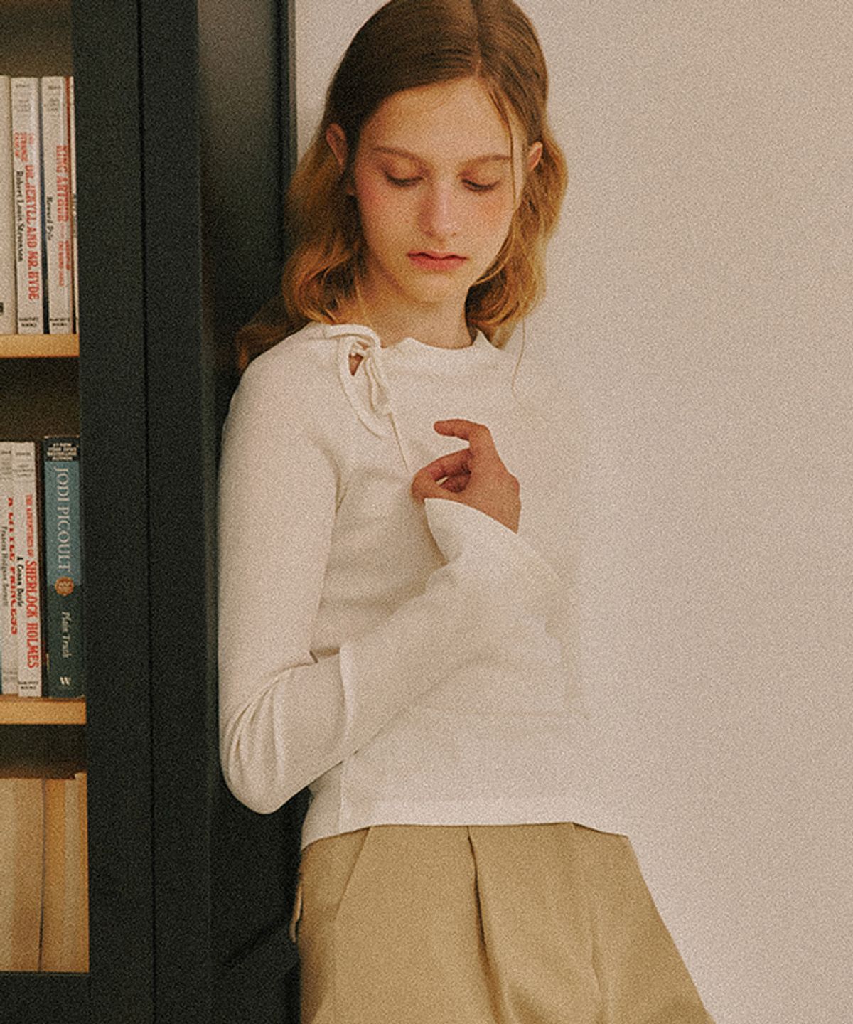 론론(RONRON) SIDE RIBBON BOW LONG SLEEVE IVORY