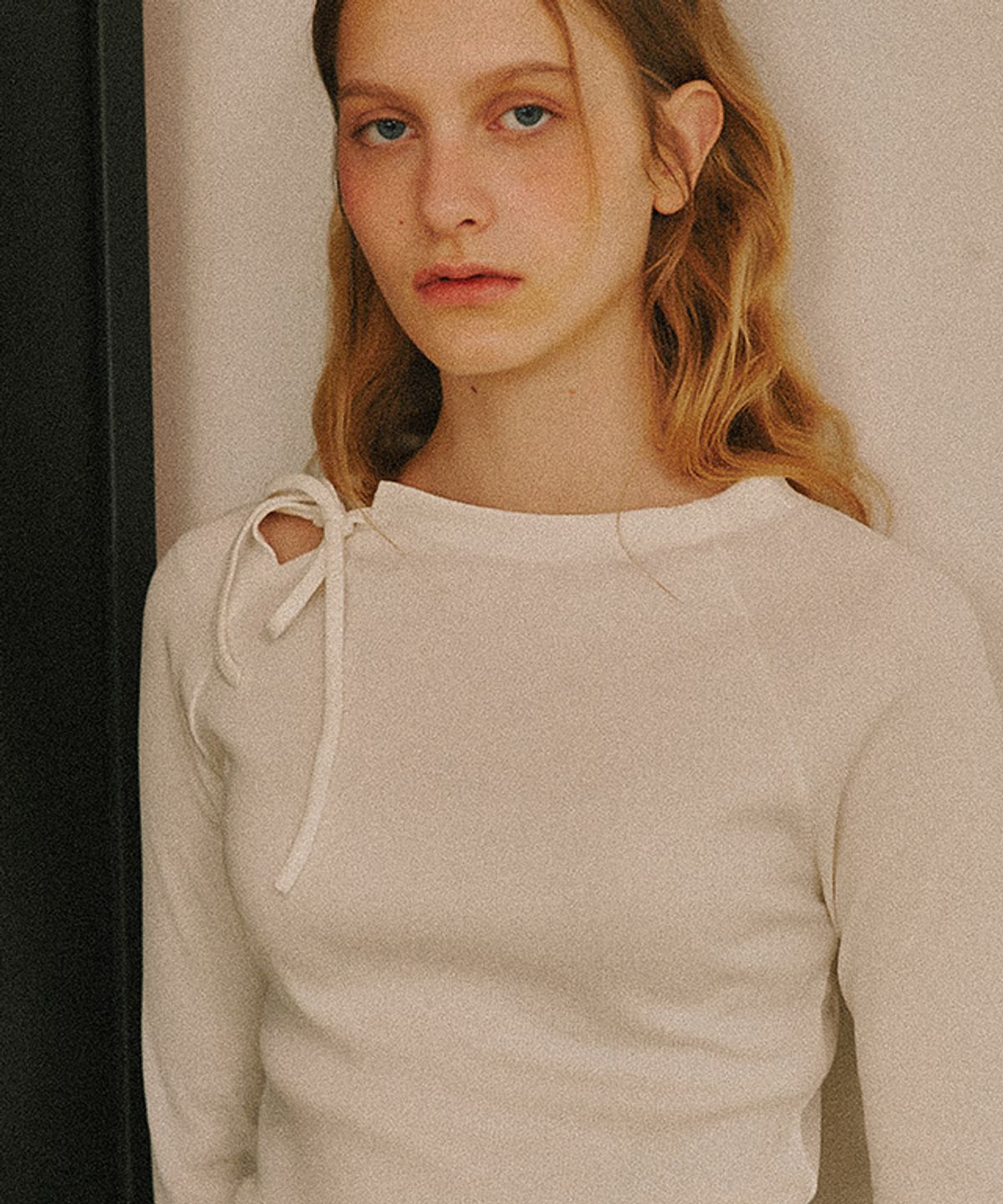론론(RONRON) SIDE RIBBON BOW LONG SLEEVE IVORY