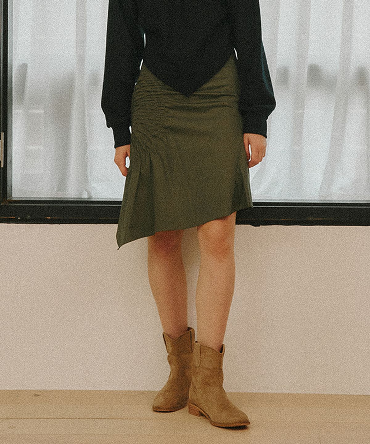 론론(RONRON) SMOCKING UNBALANCE SKIRT KHAKI