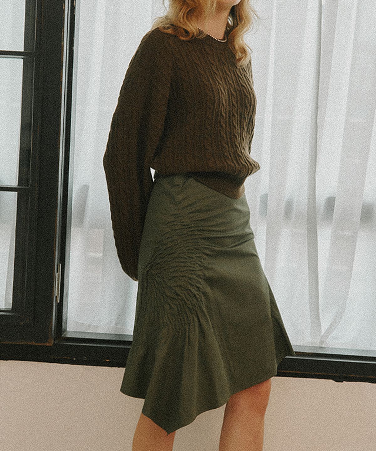 론론(RONRON) SMOCKING UNBALANCE SKIRT KHAKI