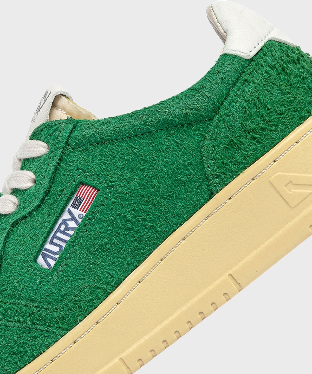 오트리(AUTRY) 메달리스트 스니커즈 in hairy suede green