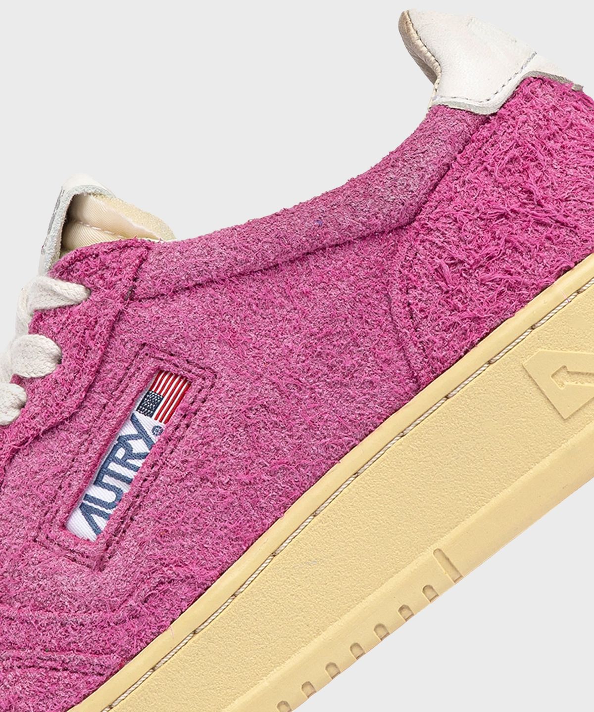 오트리(AUTRY) 메달리스트 스니커즈 in hairy suede fuchsia