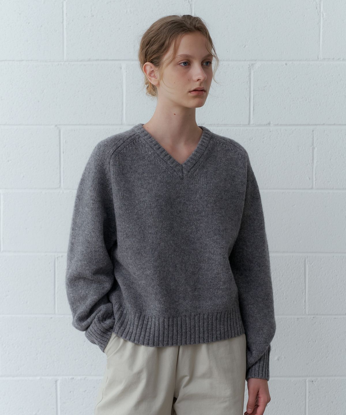 유라고(URAGO) Clay wool V-neck knit