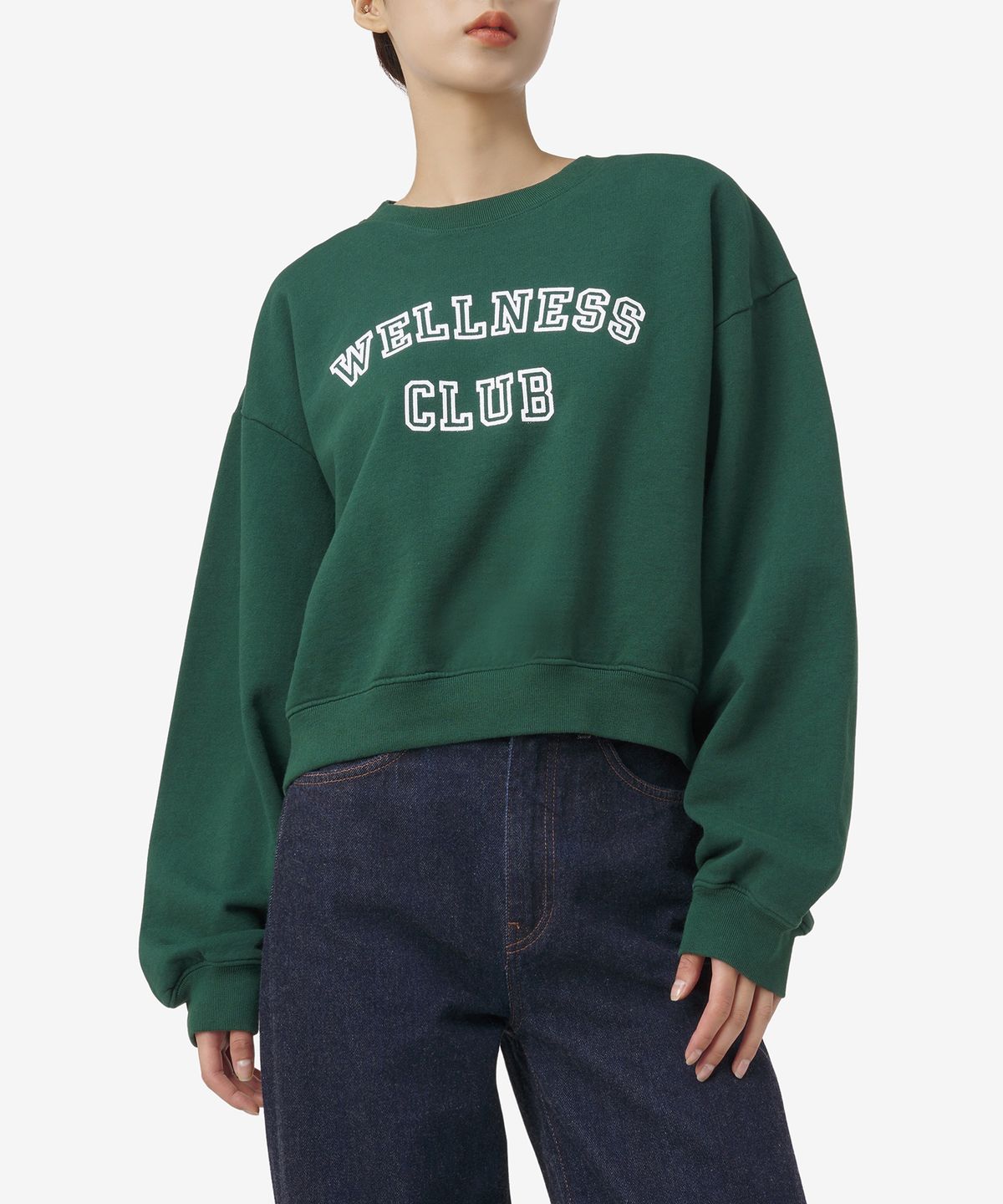 스포티앤리치(SPORTY&RICH) 웰니스 클럽 플록 크롭 크루넥 맨투맨 - 포레스트:화이트 / CR876FO