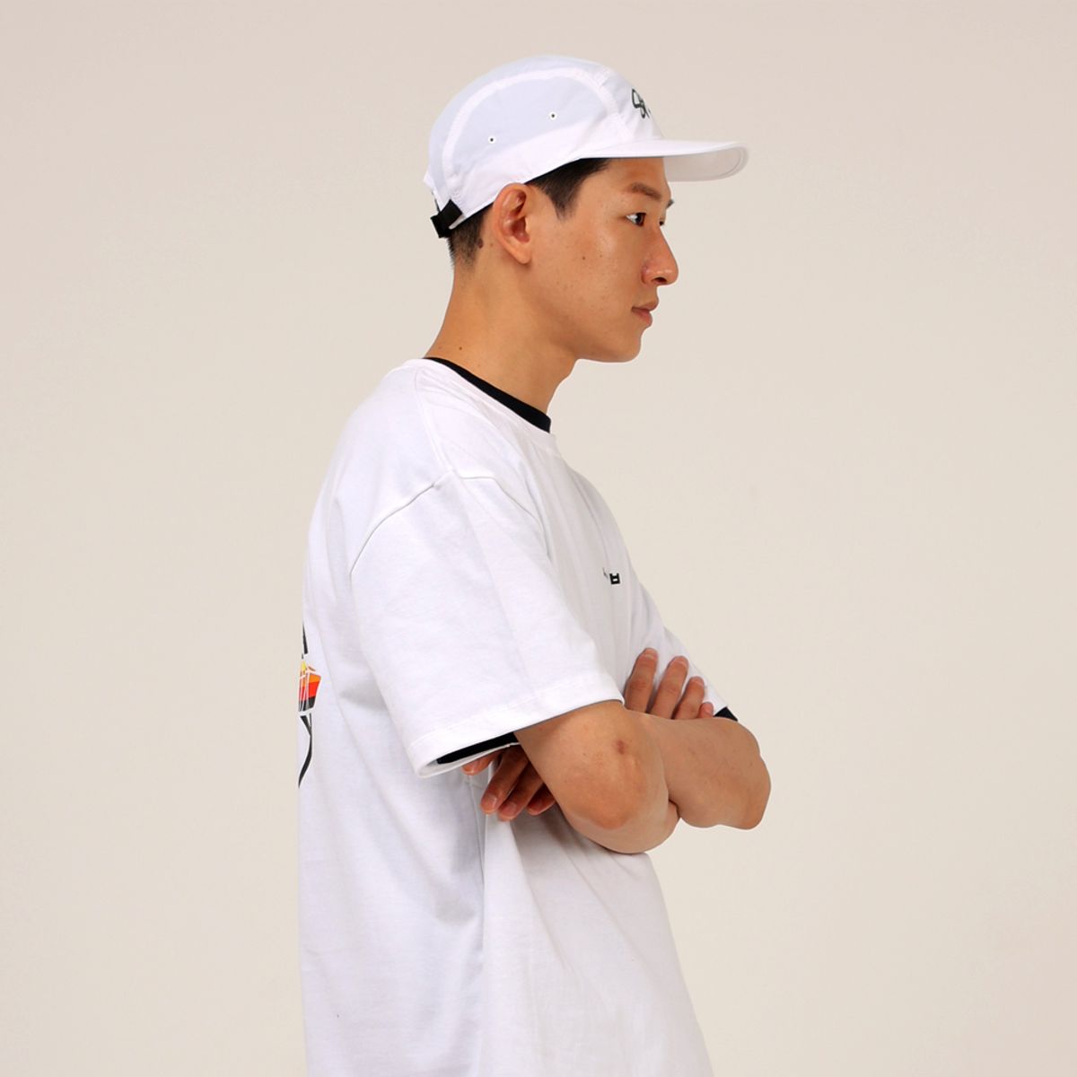 스터프(STUFF) 서울 바스켓볼 백 로고 화이트 헤비 반팔티