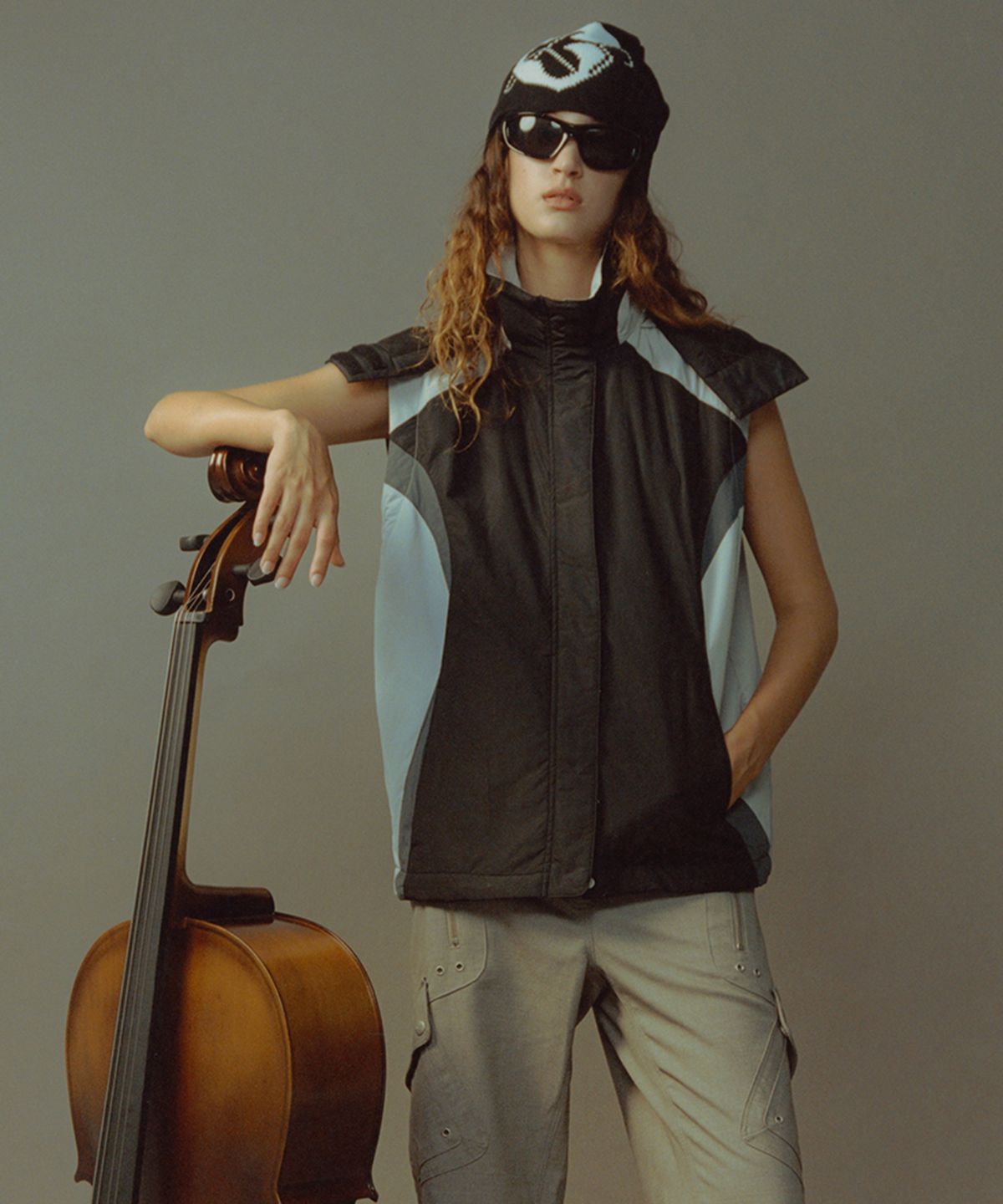 세릭(CERRIC) HOODDED PADDING VEST / BLACK
