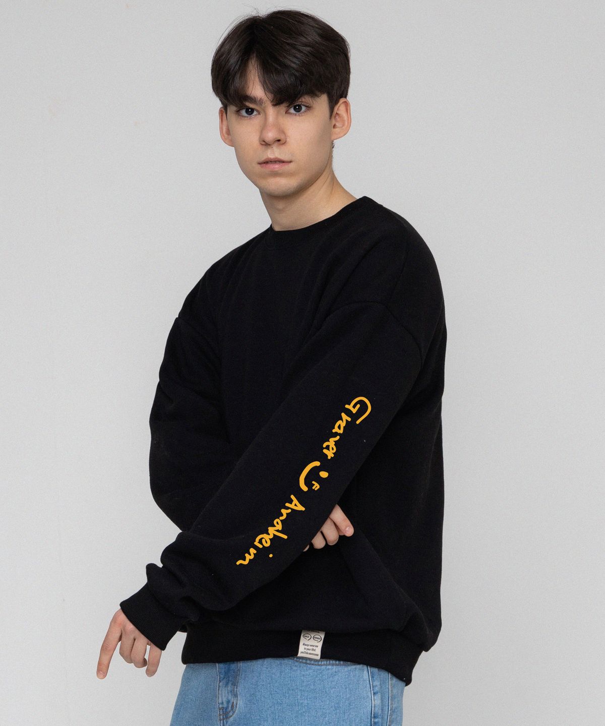 그레이버(GRAVER) [UNISEX]엘보우 드로잉 로고 스마일 맨투맨_블랙