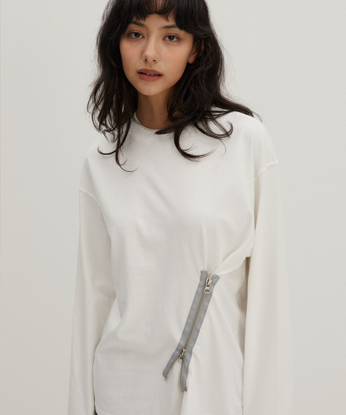 레이버러스(RAVEROUS) 지퍼 디테일 티셔츠 화이트