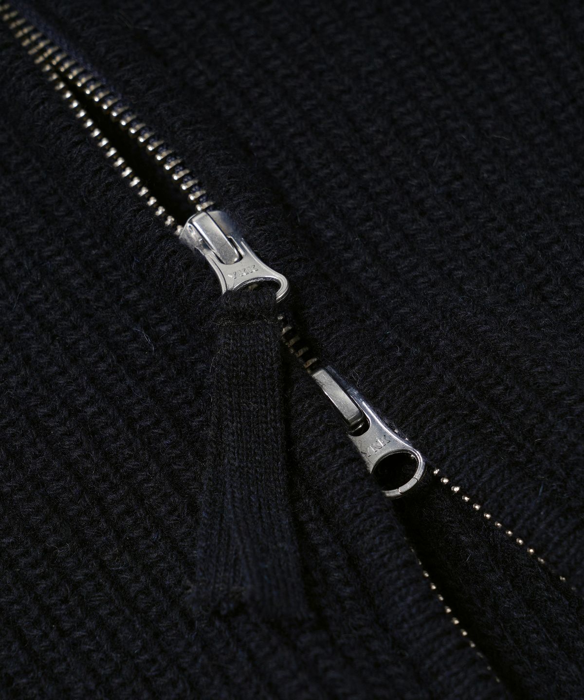 프리즘웍스(FRIZMWORKS) WOOL DECK ZIP UP CARDIGAN _ NAVY