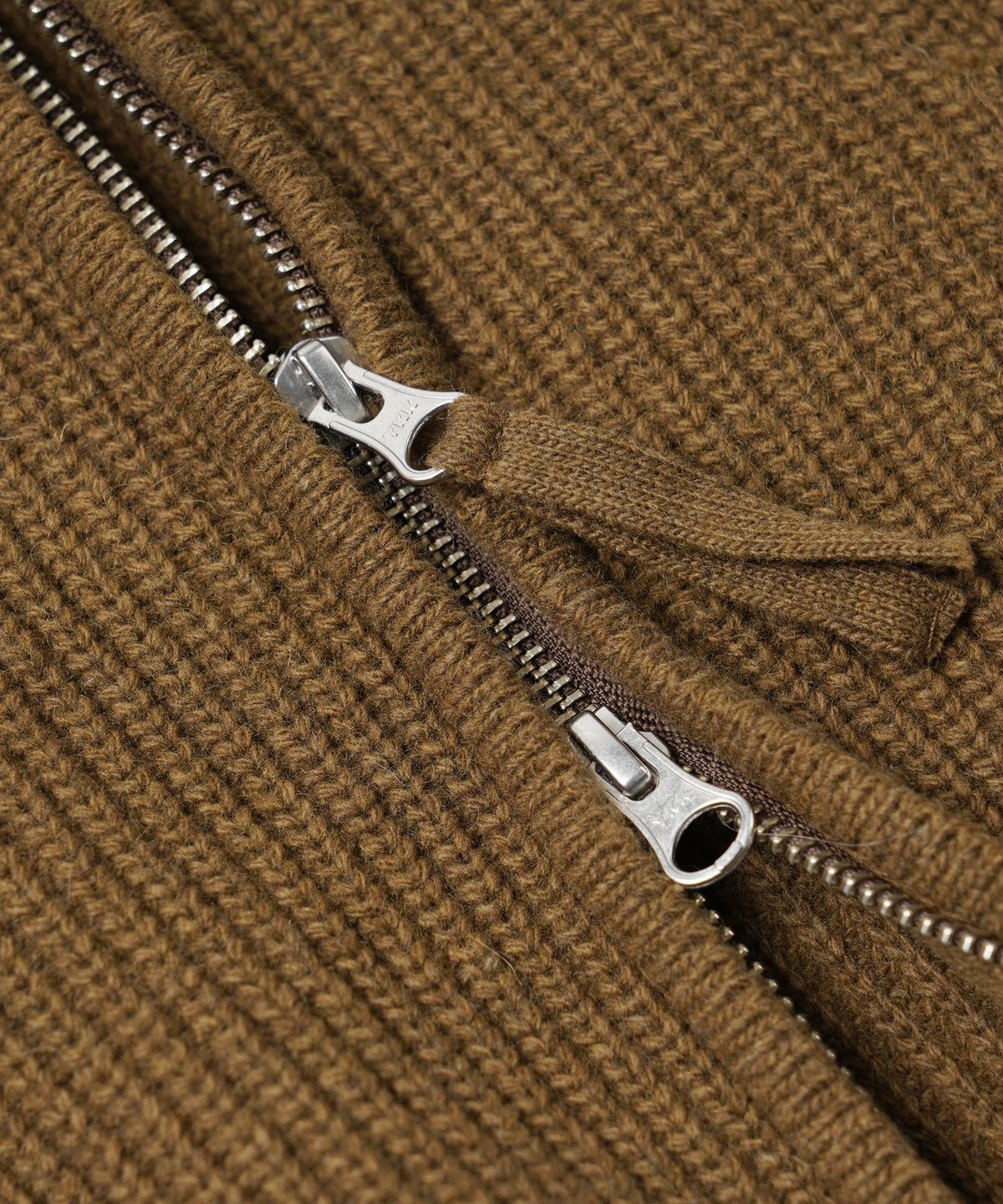 프리즘웍스(FRIZMWORKS) WOOL DECK ZIP UP CARDIGAN _ CINNAMON