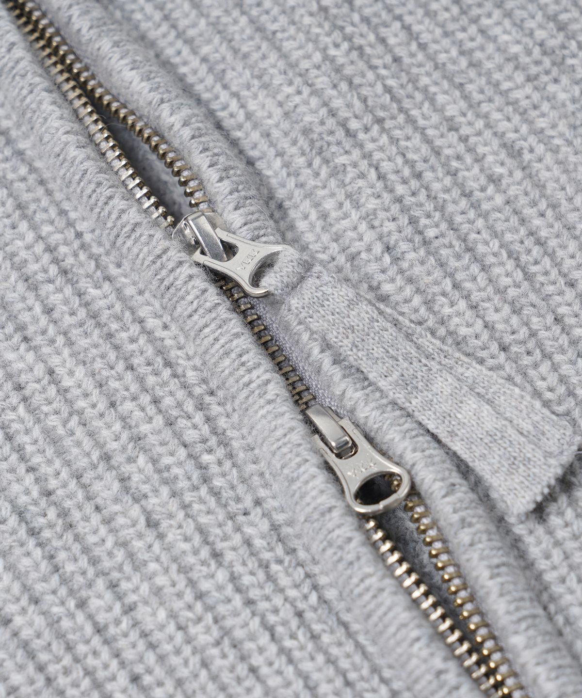 프리즘웍스(FRIZMWORKS) WOOL DECK ZIP UP CARDIGAN _ LIGHT GRAY