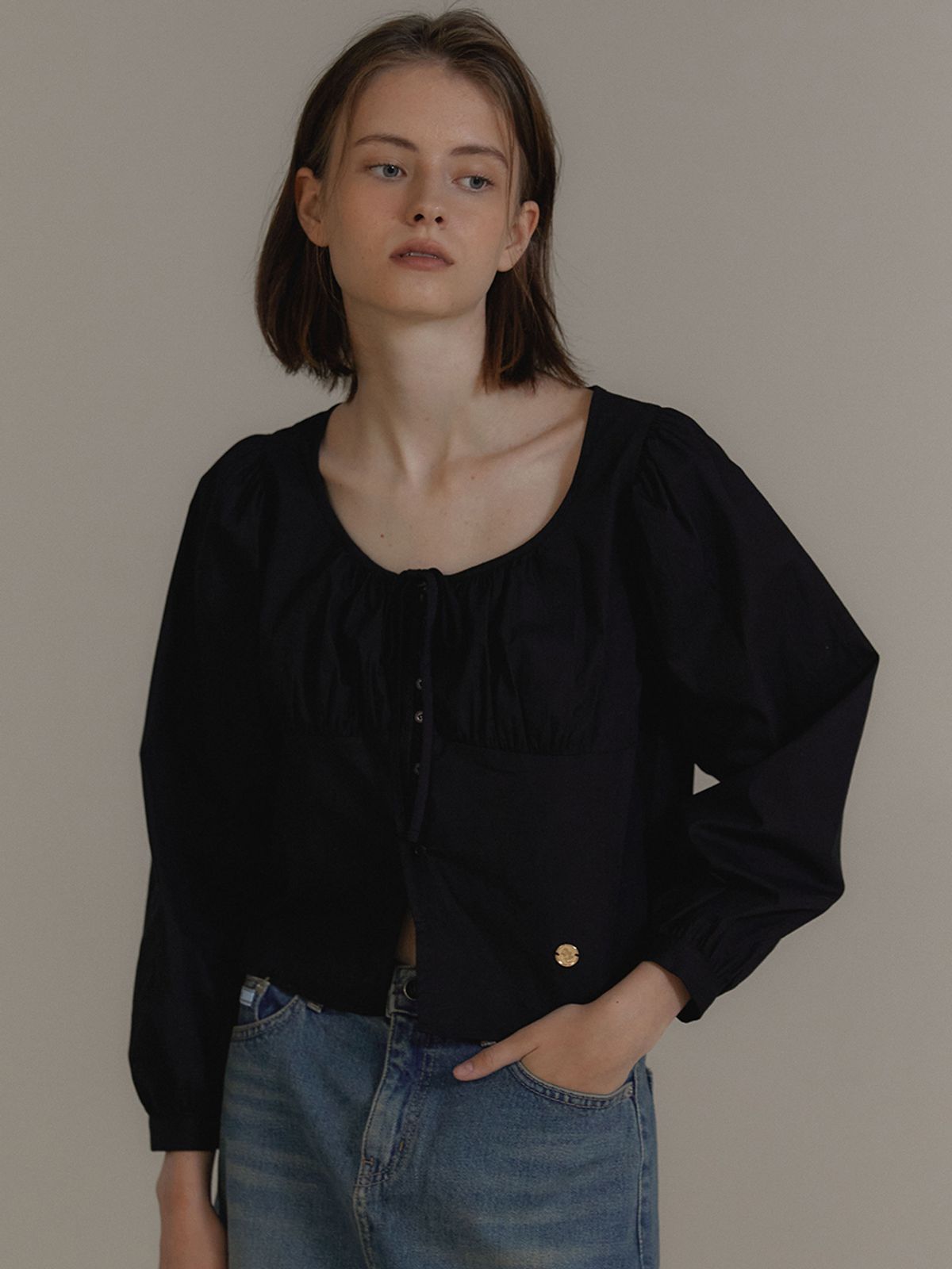 아노에틱(ANOETIC) ANC LONG SLEEVE RIBBON PUFF BLOUSE_BLACK