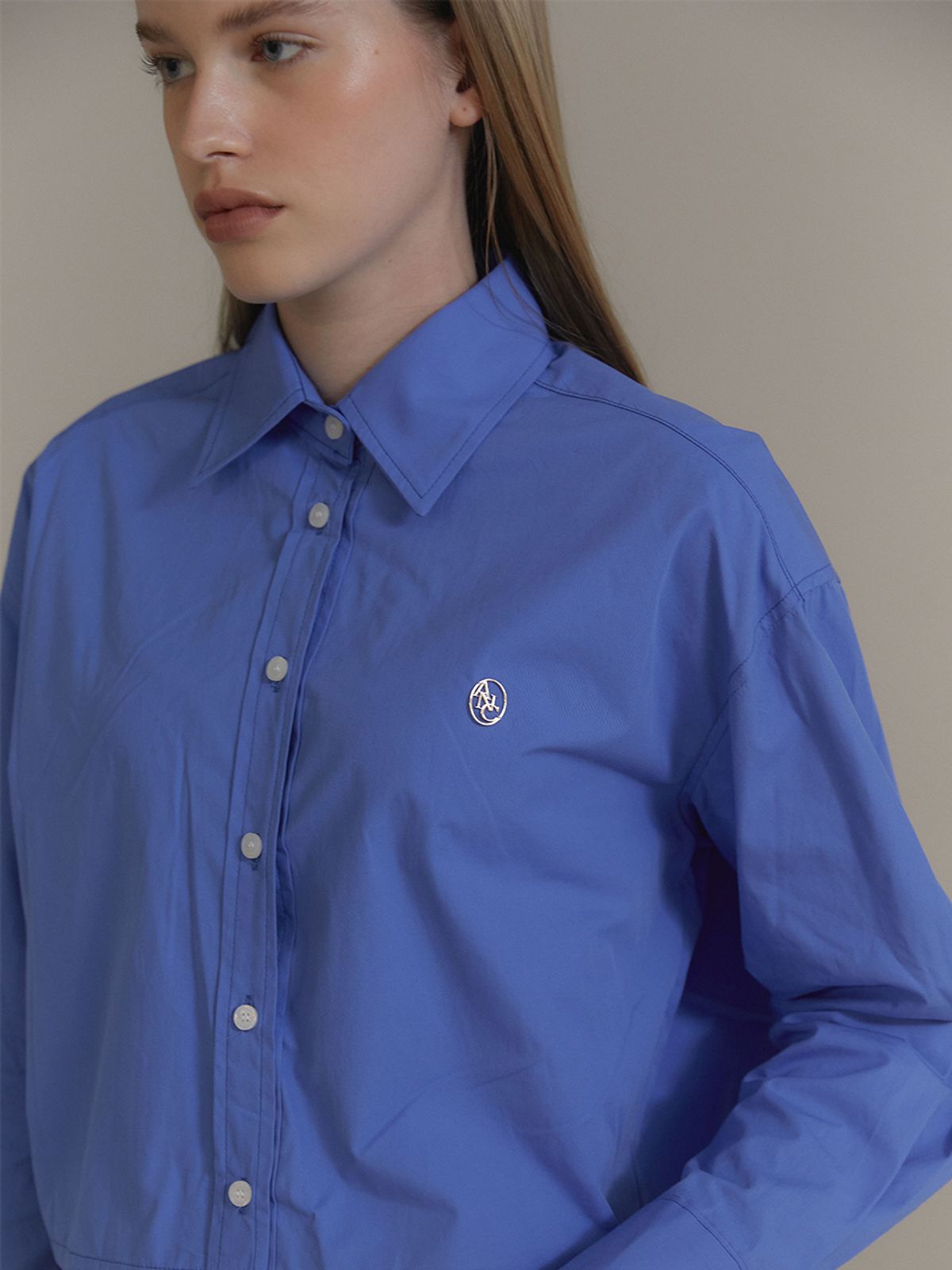 아노에틱(ANOETIC) ELBOW PATCH LOGO SHIRTS_BLUE