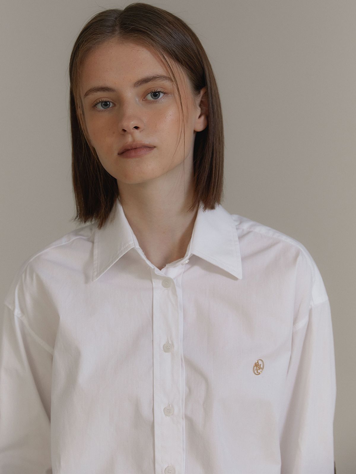 아노에틱(ANOETIC) ELBOW PATCH LOGO SHIRTS_WHITE
