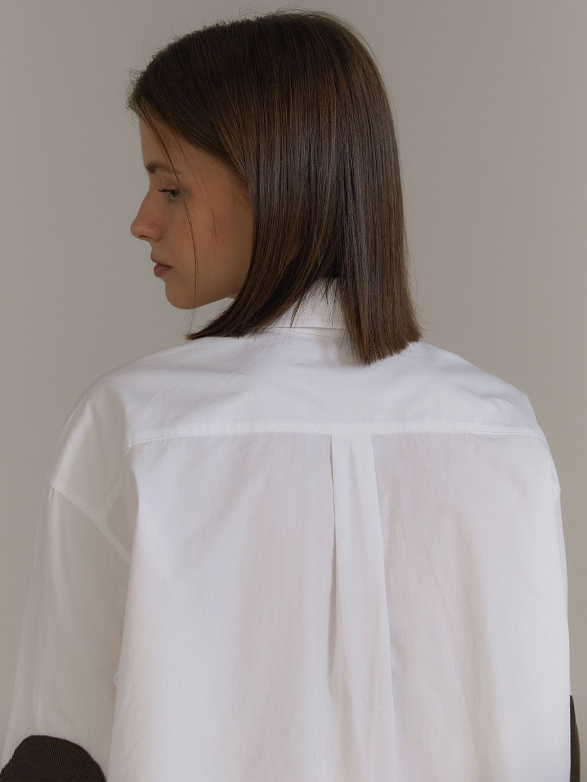 아노에틱(ANOETIC) ELBOW PATCH LOGO SHIRTS_WHITE