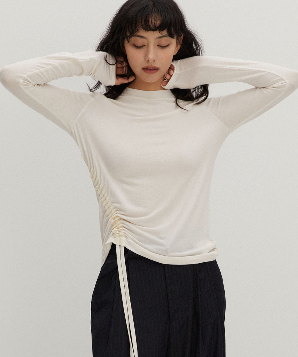 레이버러스(RAVEROUS) 사이드 스트링 티셔츠 아이보리
