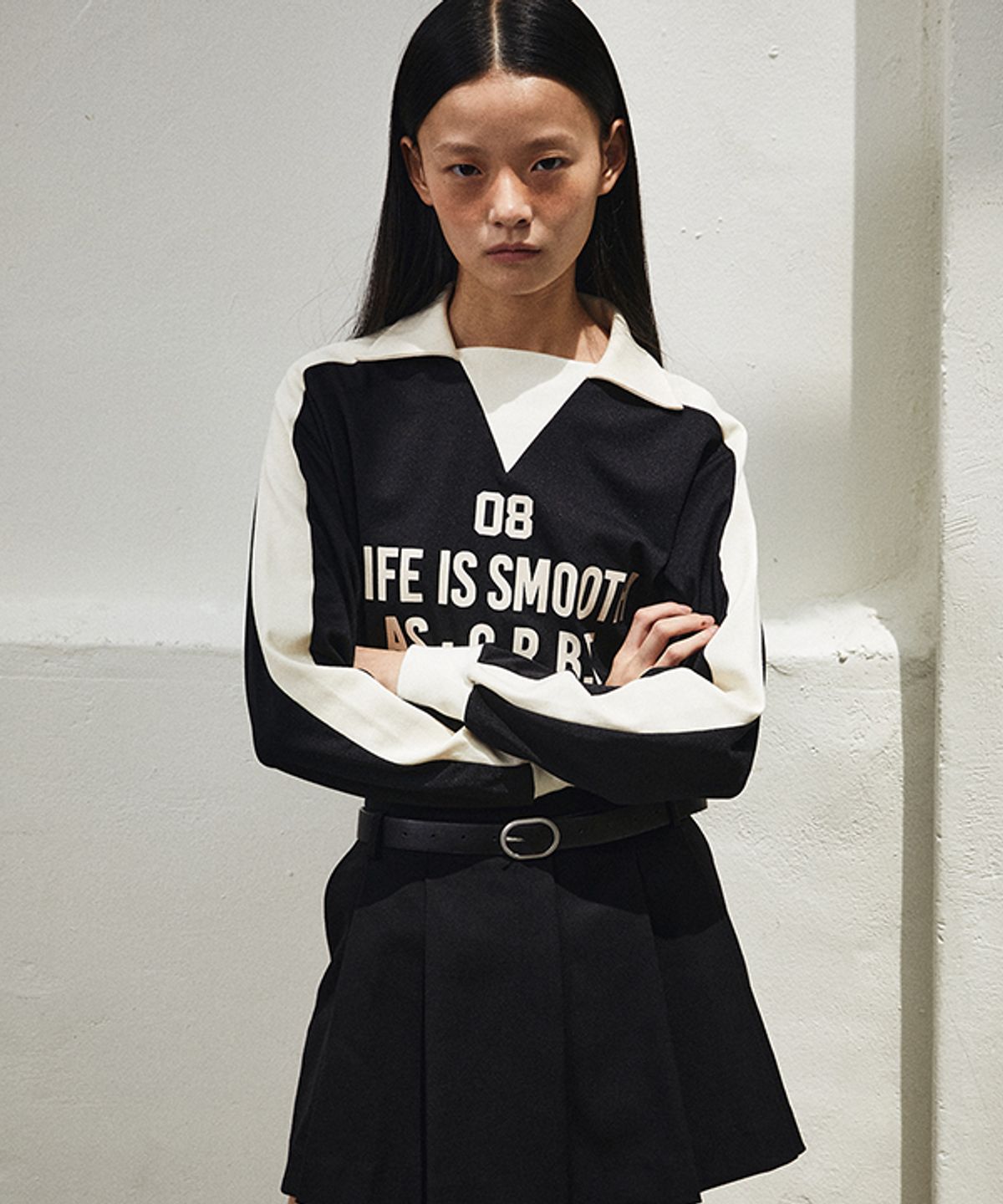 그린버터(GREENBUTTER) Lettering Jersey Collar Tee (Black)