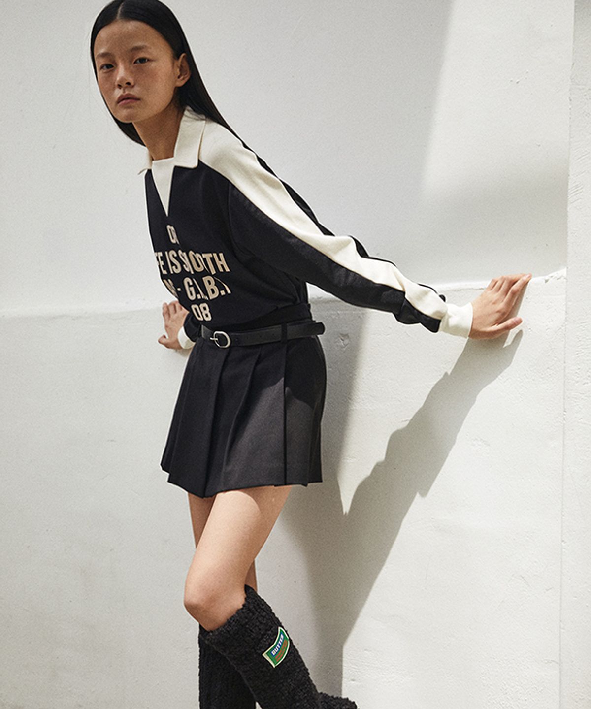 그린버터(GREENBUTTER) Lettering Jersey Collar Tee (Black)