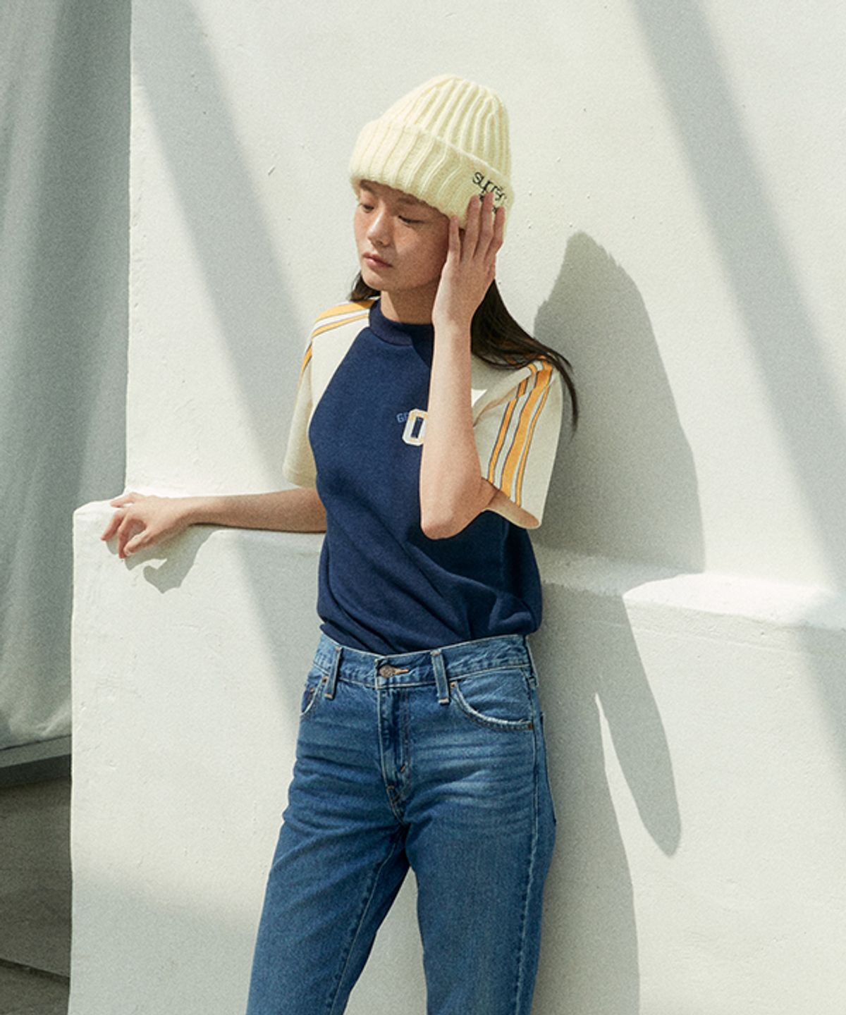 그린버터(GREENBUTTER) Line Raglan Lettering Tee (Navy)