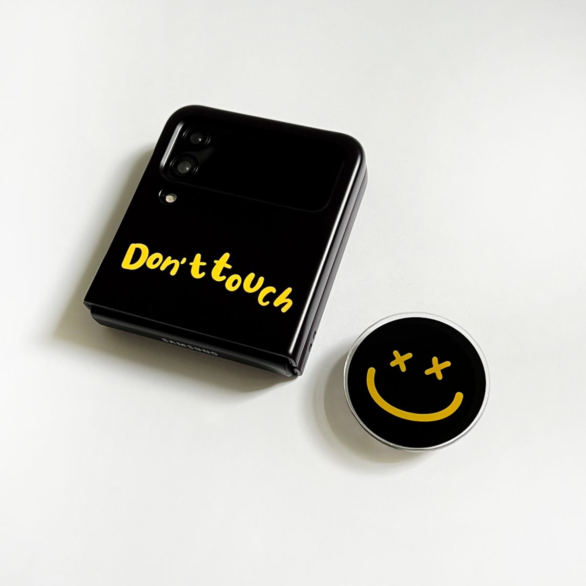 에이쓰리비쓰리(A3B3) (Z Flip 3.4.5.6) Dont touch Black  돈터치 블랙 하드 케이스