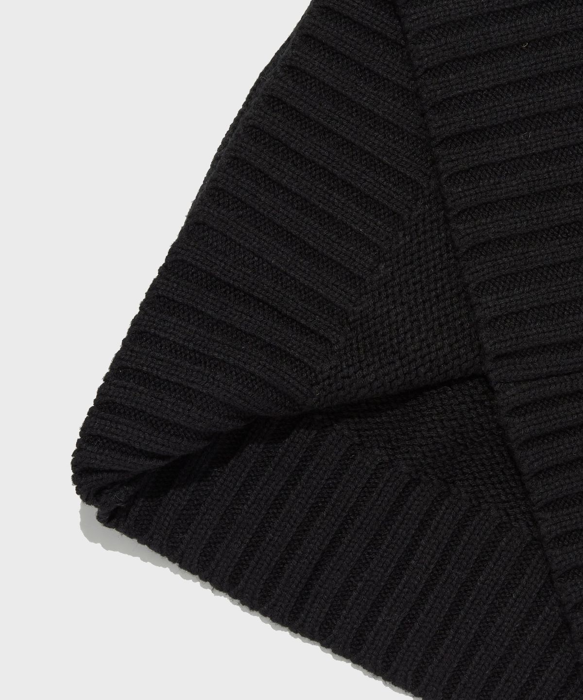 챔피온(CHAMPION) 드랍숄더 워셔블 하이넥 스웨터 Black