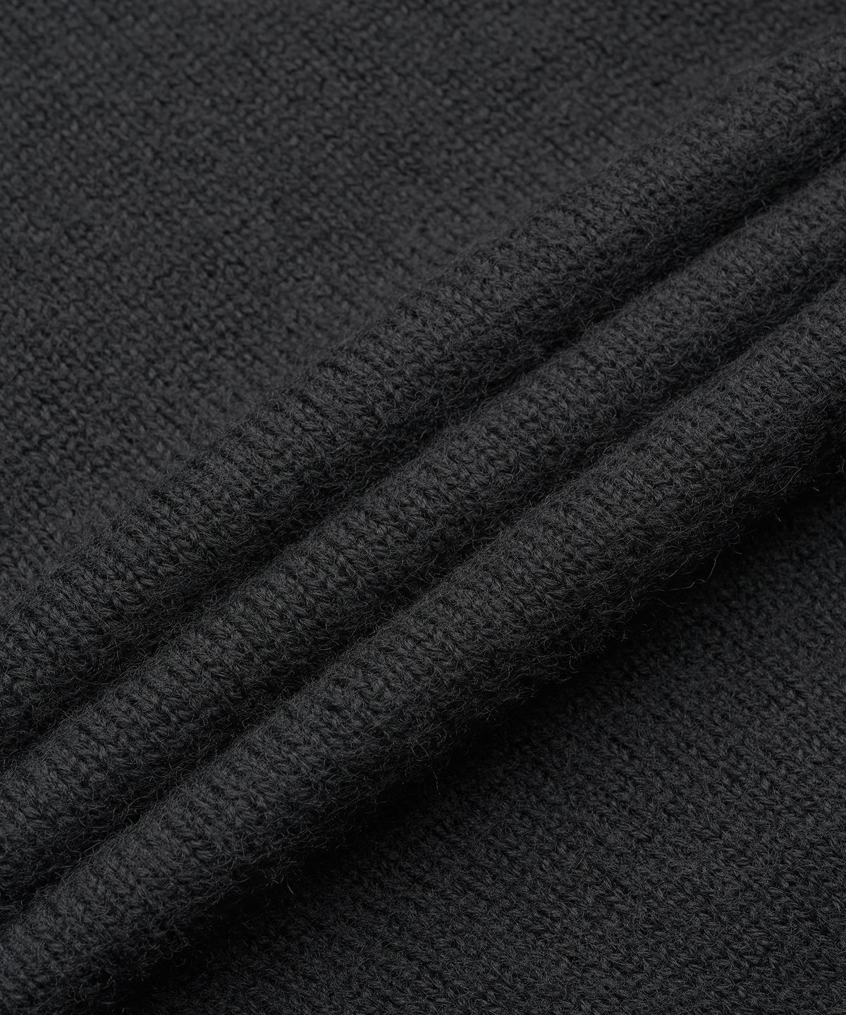 헤론 프레스톤(HERON PRESTON) 슈레드 크루넥 니트 - 블랙 / HMHE011F23KNI0011001