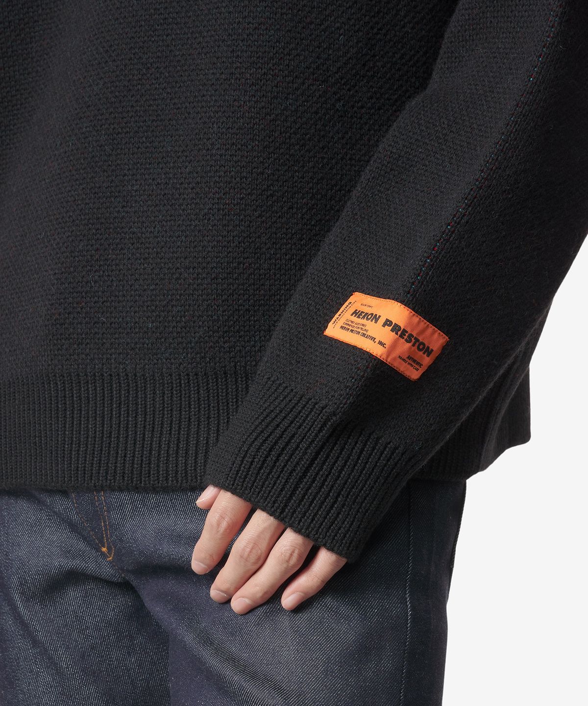 헤론 프레스톤(HERON PRESTON) 플레이밍 크루넥 니트 - 블랙 / HMHE013F23KNI0041025