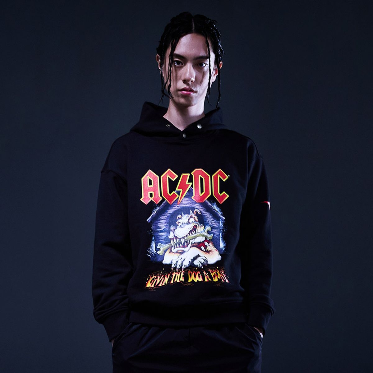 디아도라(diadora) AC/DC  스냅 후디 BLACK