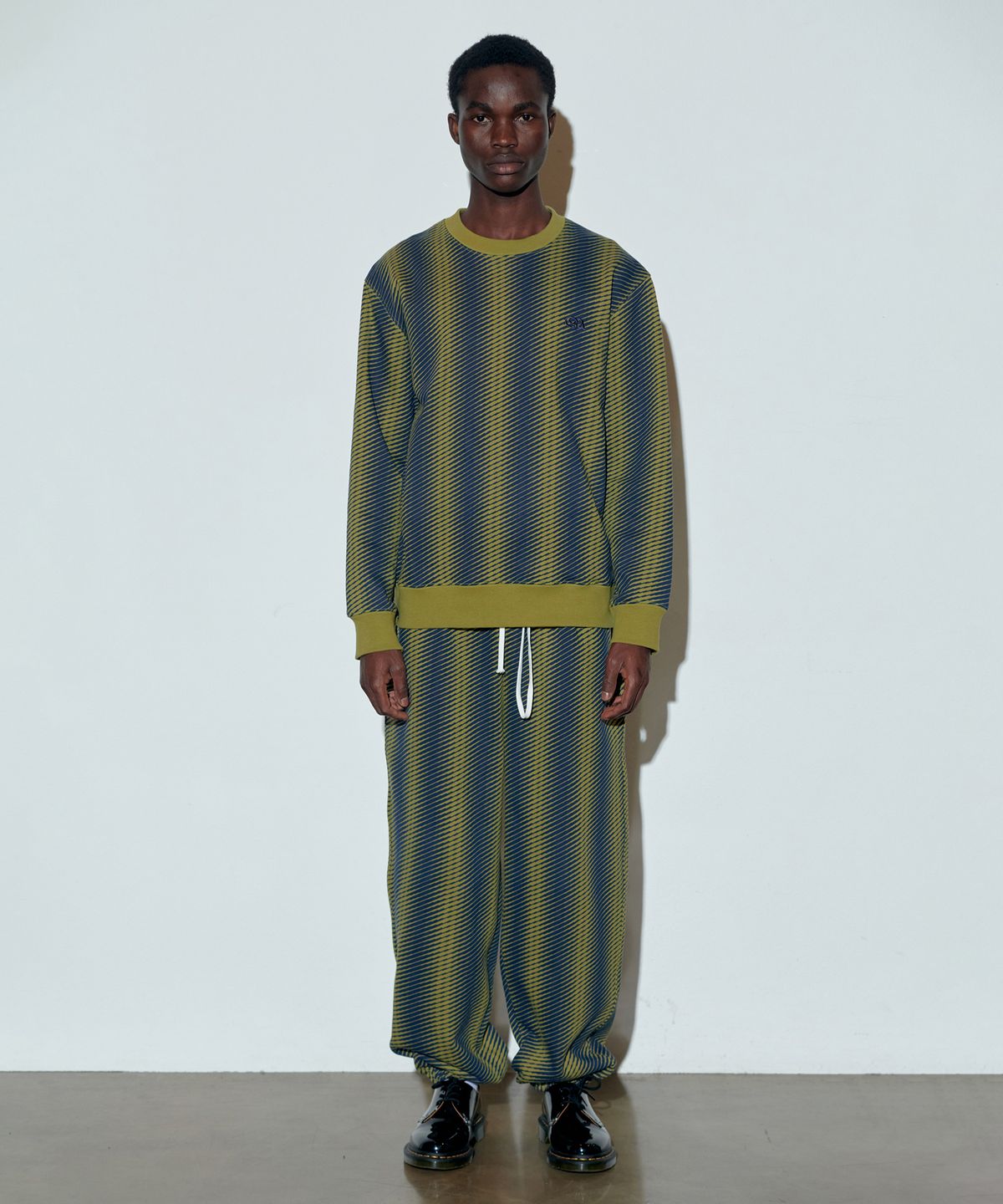 스컬프터(SCULPTOR) Irregular Stripe Jogger Pants Olive/Navy