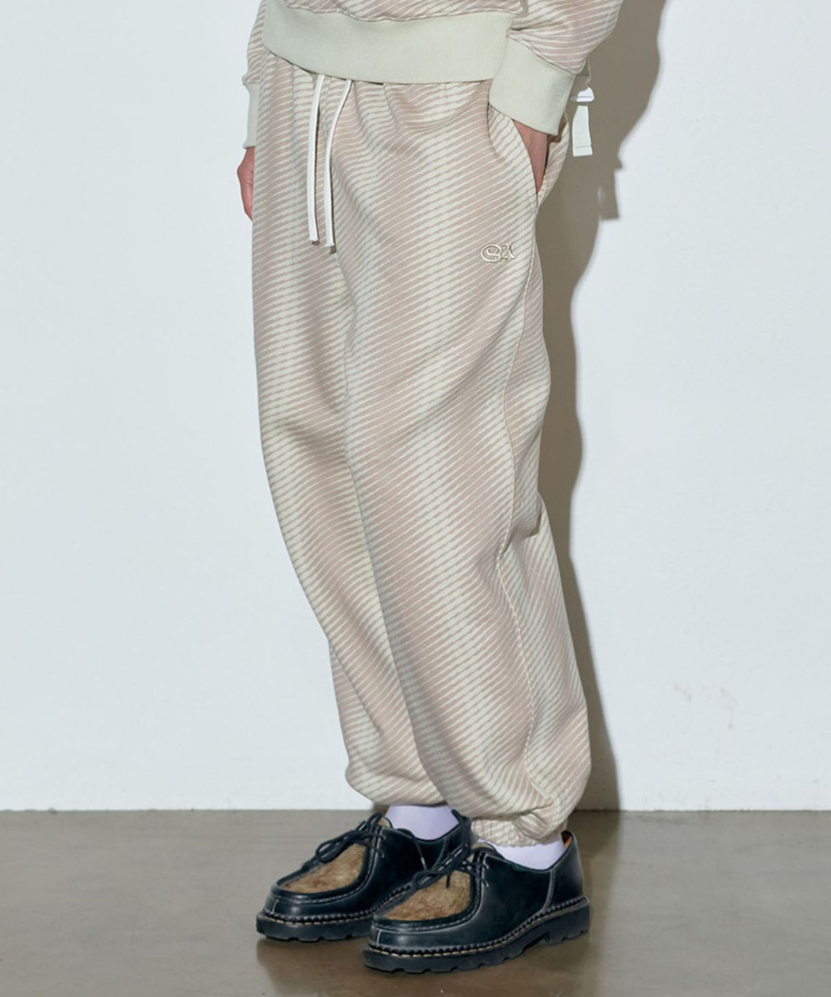 스컬프터(SCULPTOR) Irregular Stripe Jogger Pants Raw/Indie Pink