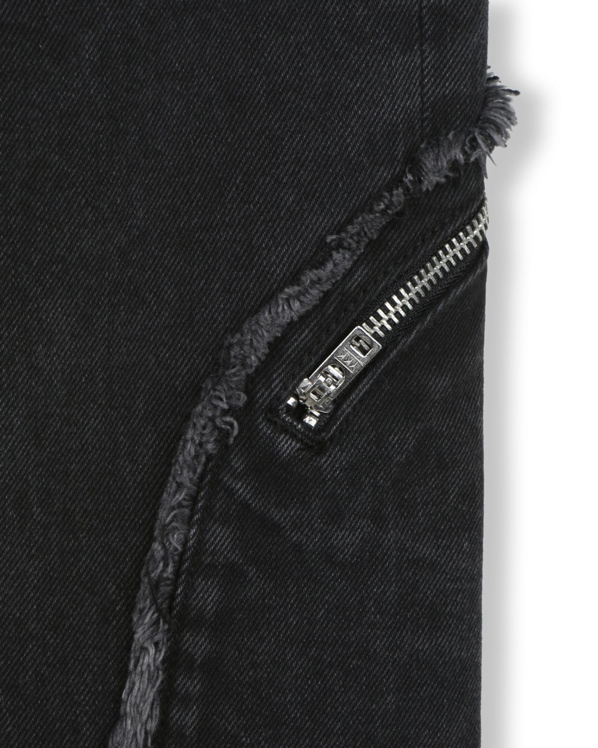 비슬로우(BESLOW) CUT OUT CURVED POCKET JEANS BLACK