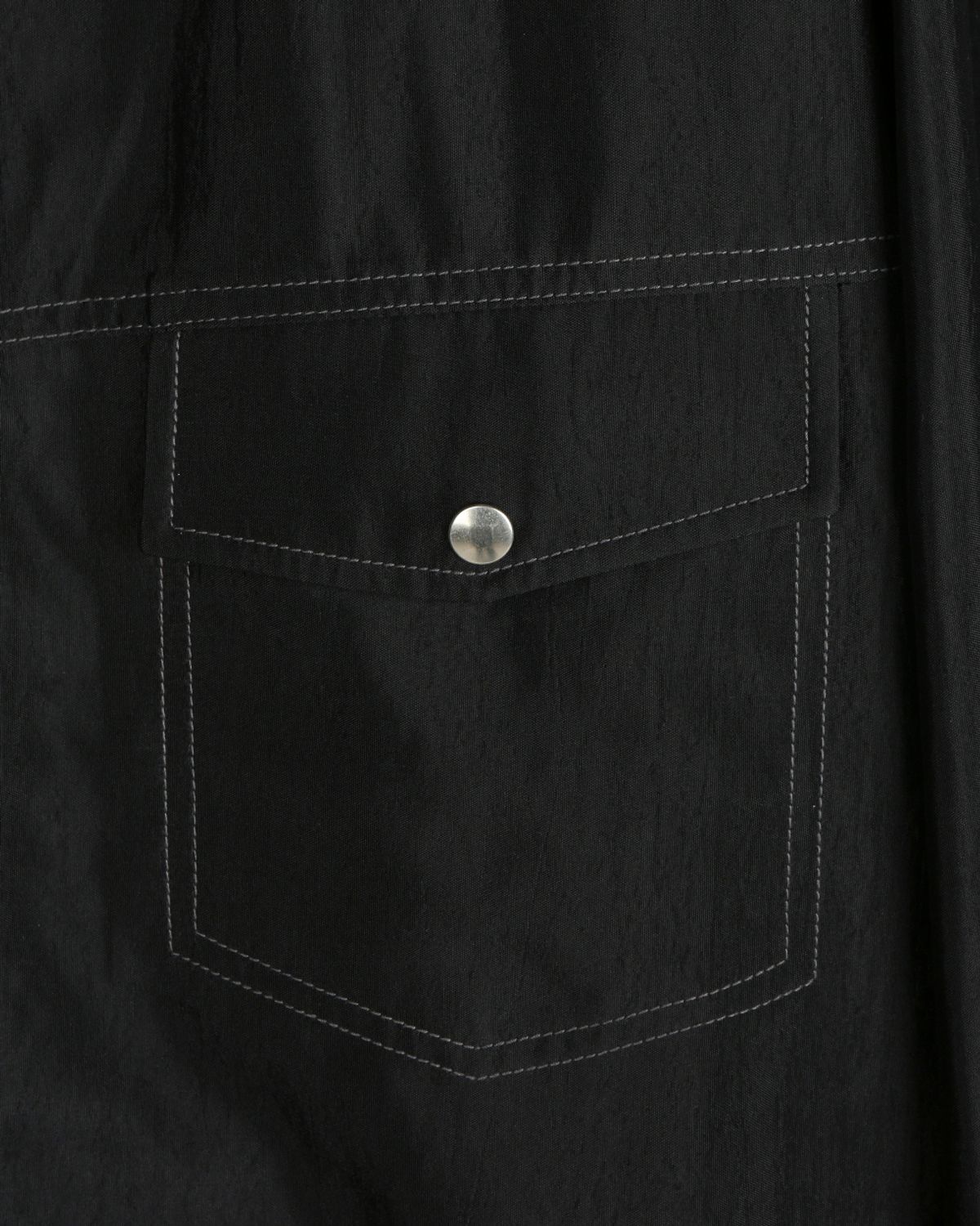 비슬로우(BESLOW) UNBALANCED POCKET ZIP-UP SHIRKET BLACK