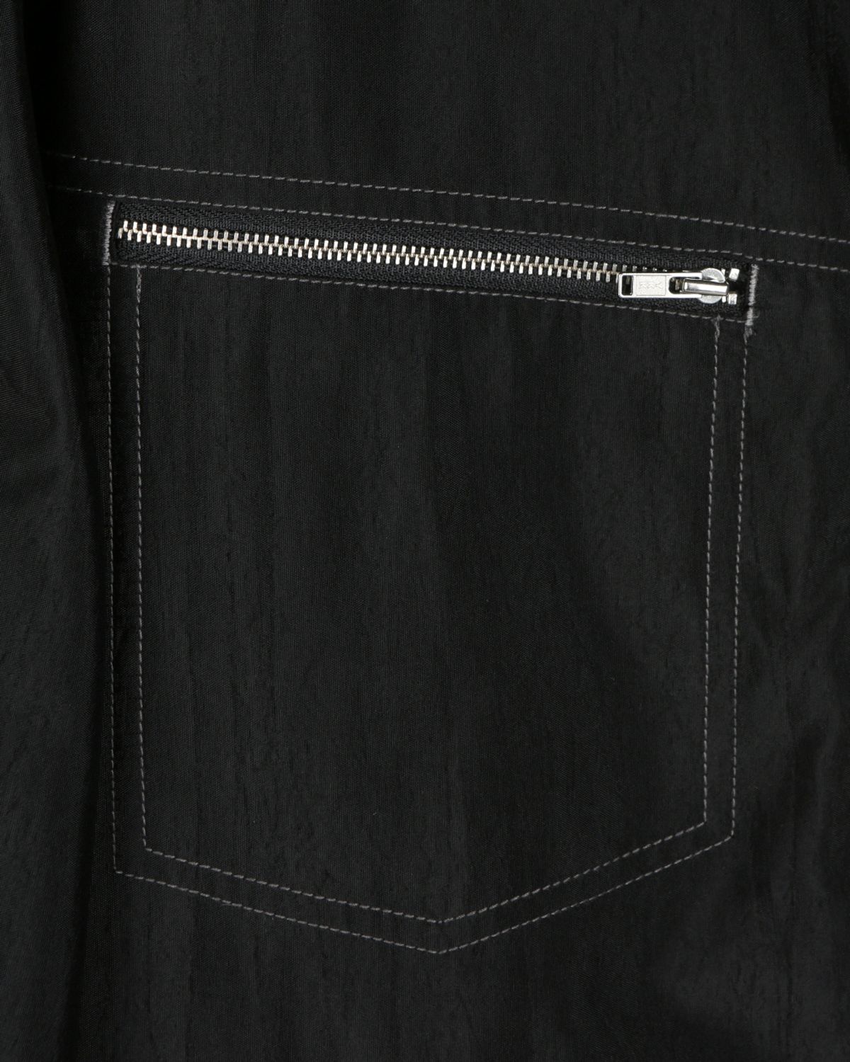 비슬로우(BESLOW) UNBALANCED POCKET ZIP-UP SHIRKET BLACK