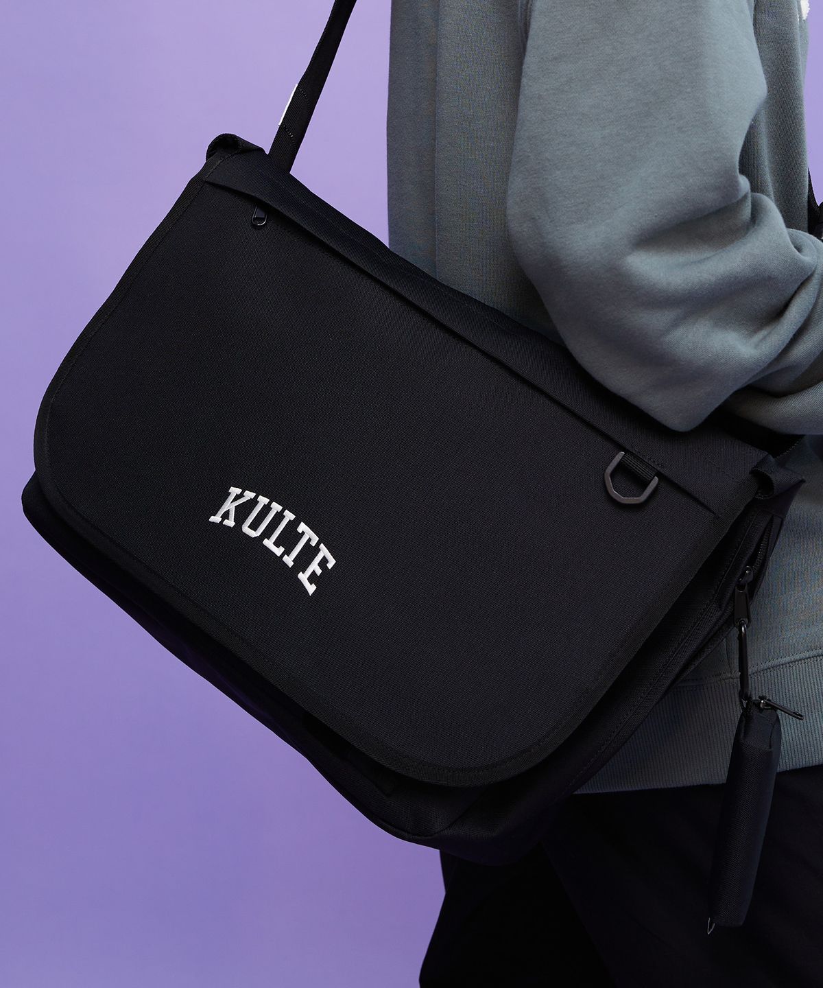 쿨트(KULTE) 컬리지 메신저백 BLACK