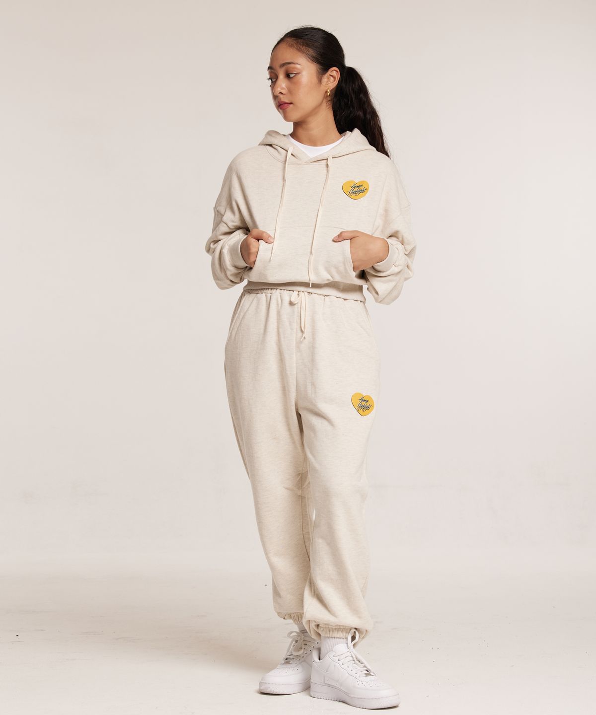 크림소다랩(CREAM SODA LAB) 휴먼하이라이트 하트 조거팬츠 오트밀 옐로우
