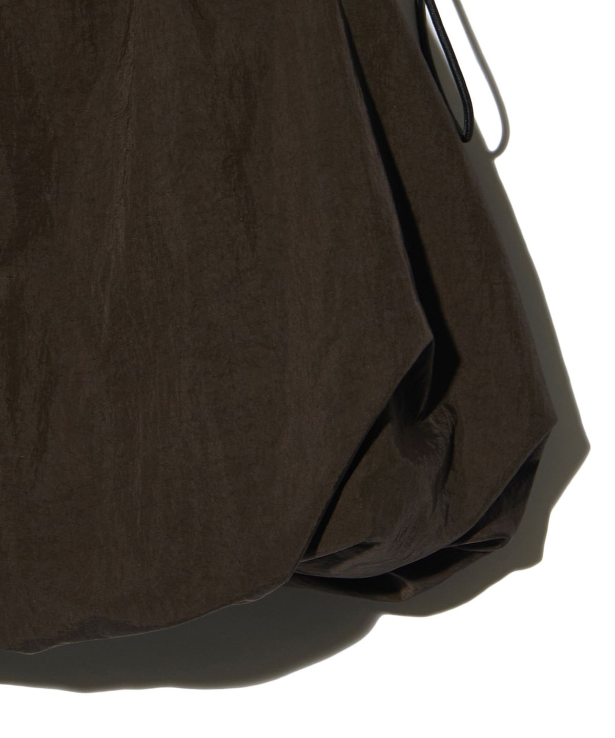 피스메이커(PIECE MAKER) NYLON SHIRRING PUMPKIN SKIRT (BROWN)