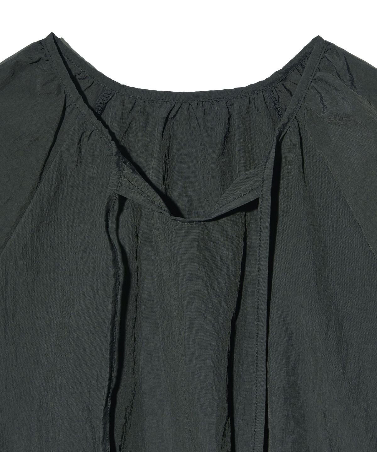 피스메이커(PIECE MAKER) NYLON SHIRRING WARM UP CREW (CHARCOAL)