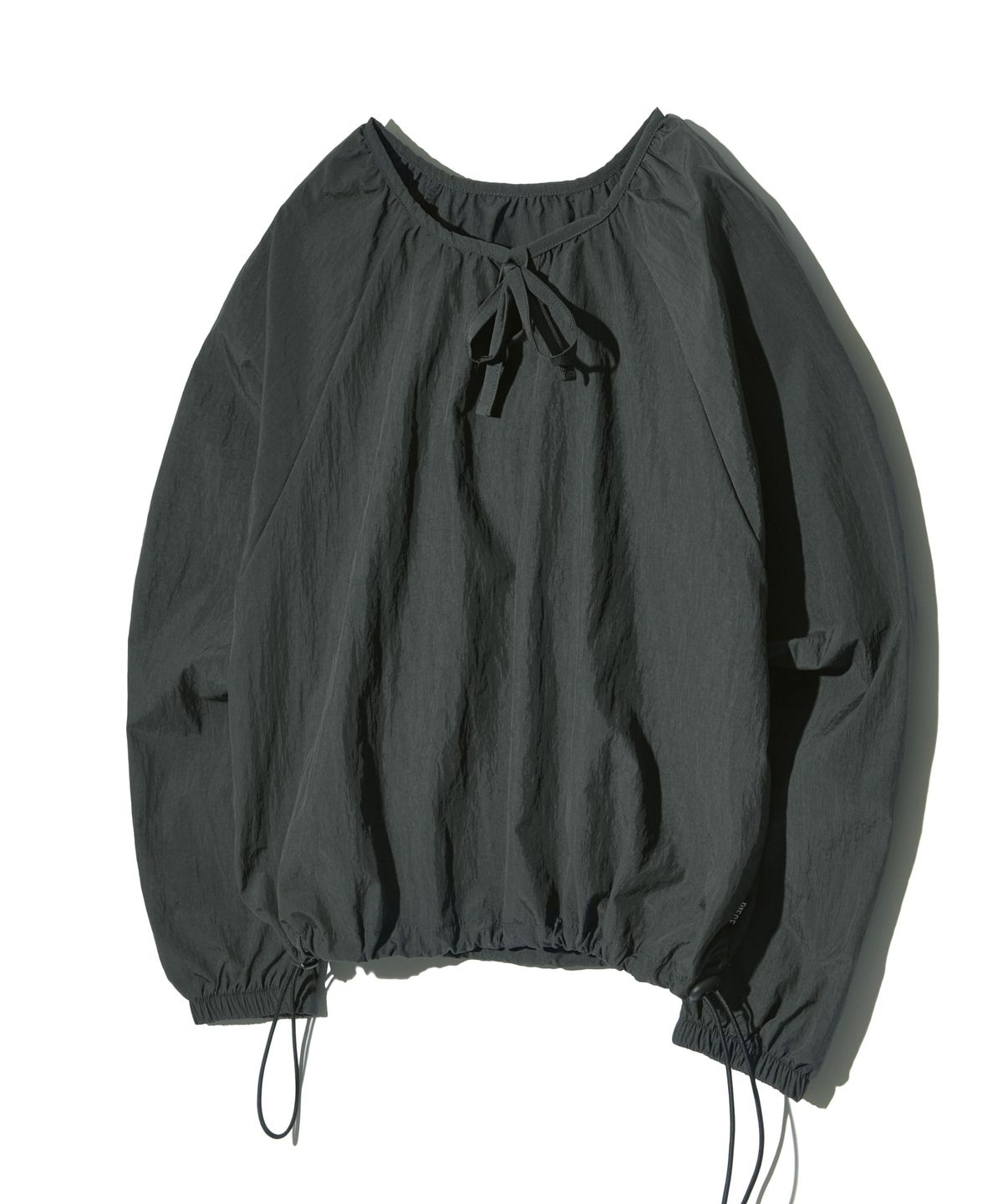 피스메이커(PIECE MAKER) NYLON SHIRRING WARM UP CREW (CHARCOAL)