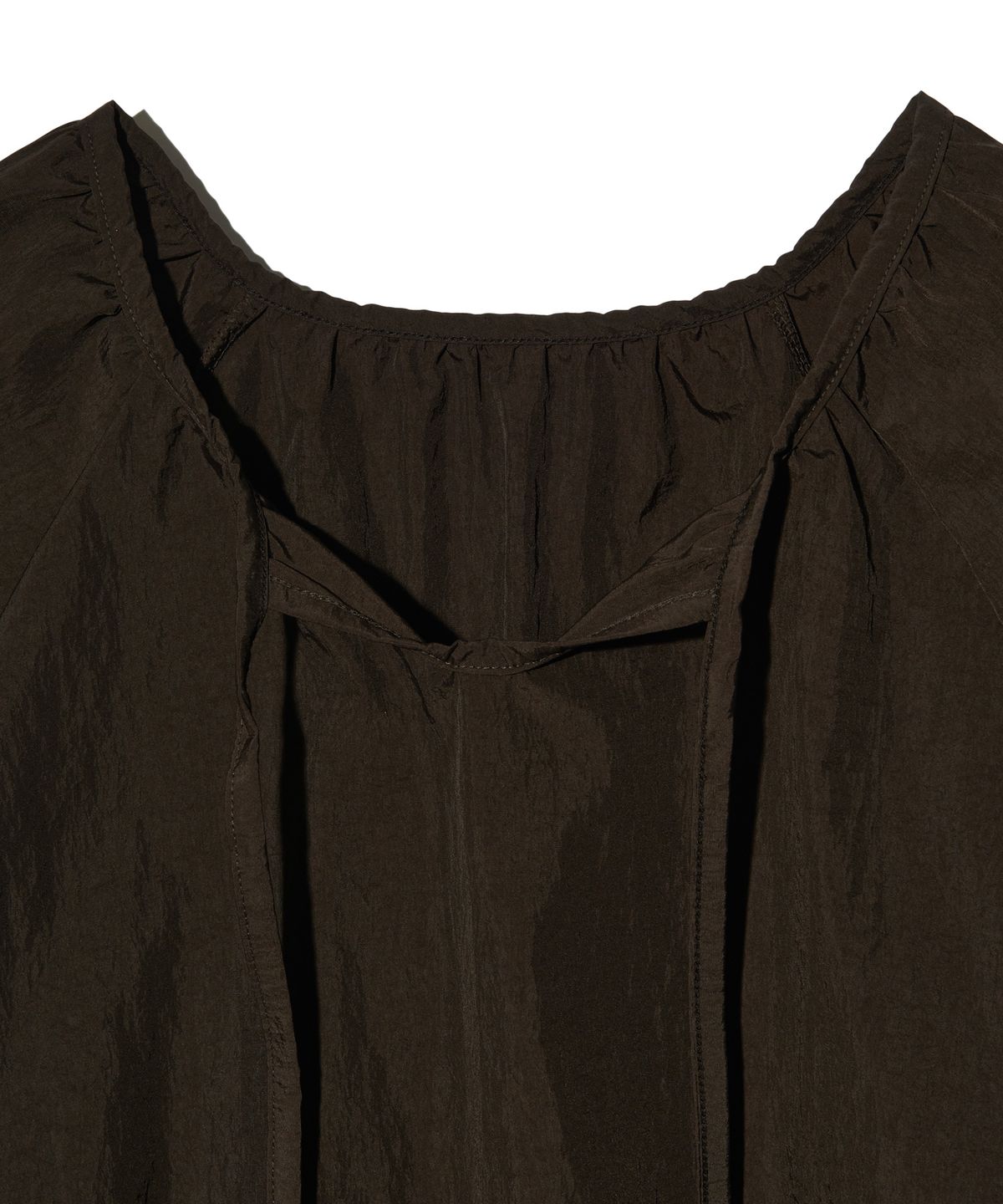피스메이커(PIECE MAKER) NYLON SHIRRING WARM UP CREW (BROWN)