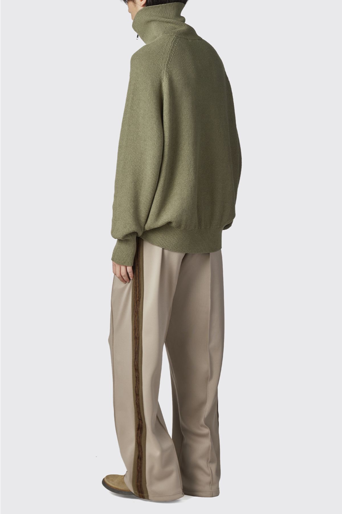 해칭룸(HATCHINGROOM) Vase Neck Knit Olive