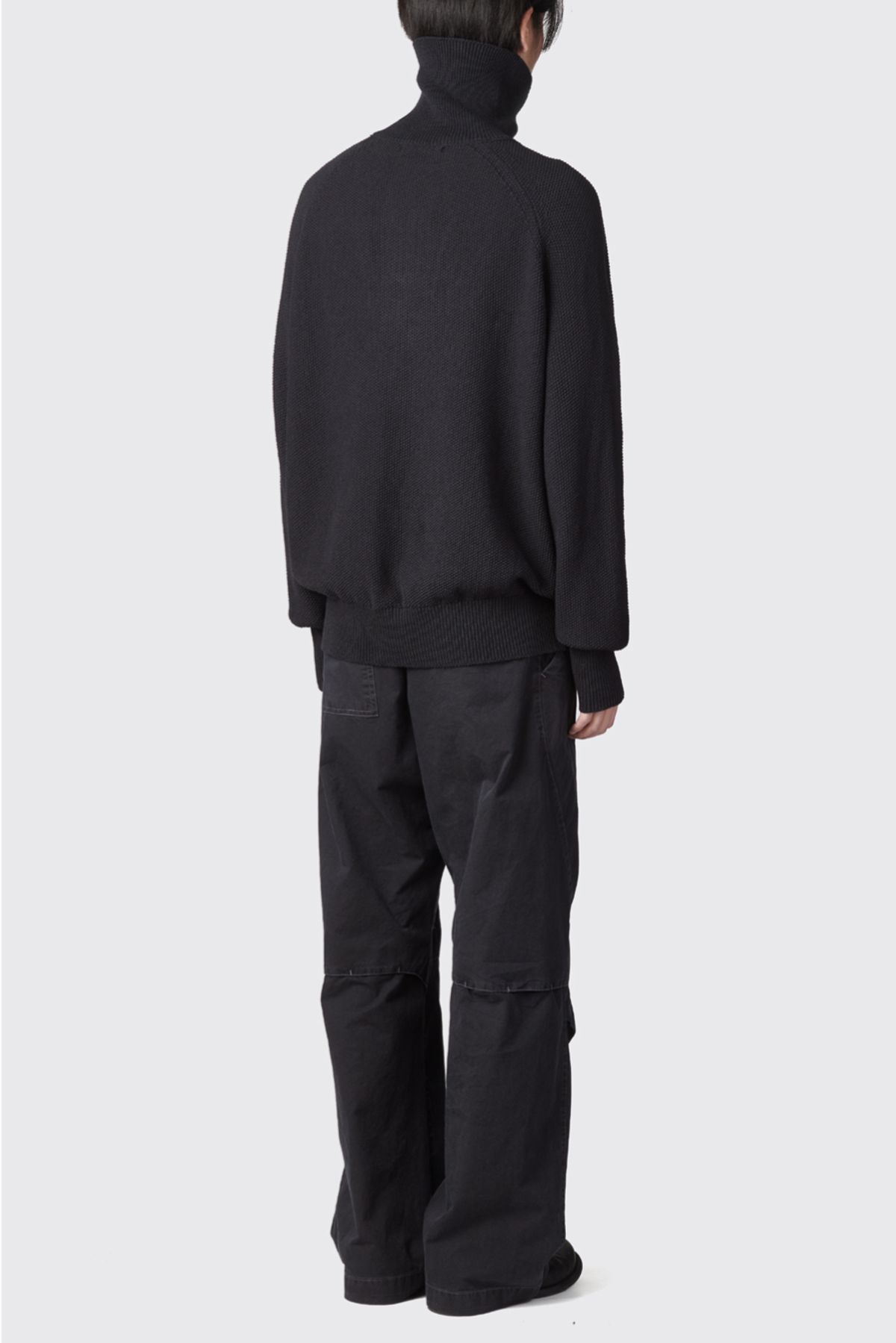 해칭룸(HATCHINGROOM) Vase Neck Knit Black