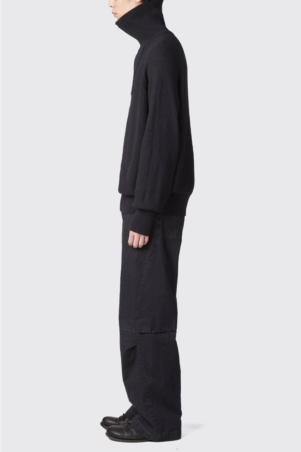 해칭룸(HATCHINGROOM) Vase Neck Knit Black