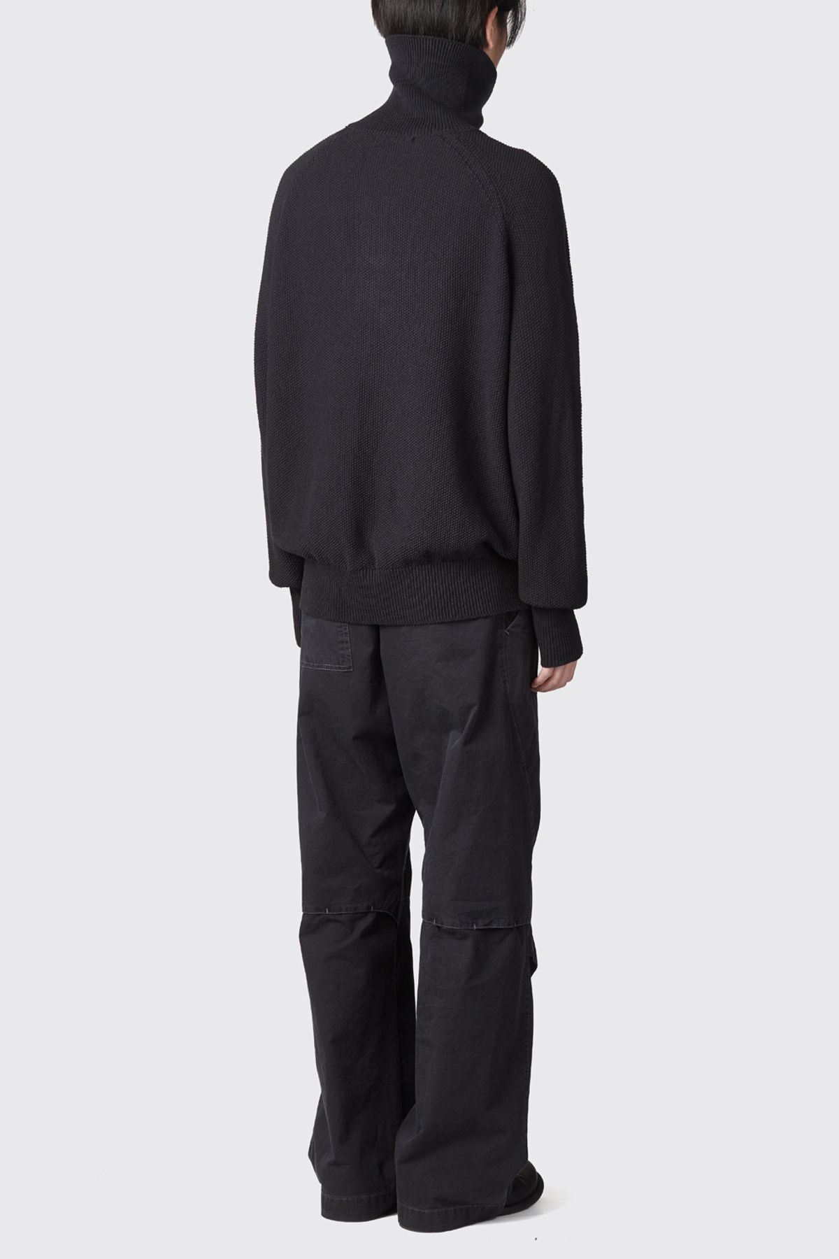 해칭룸(HATCHINGROOM) Vase Neck Knit Black