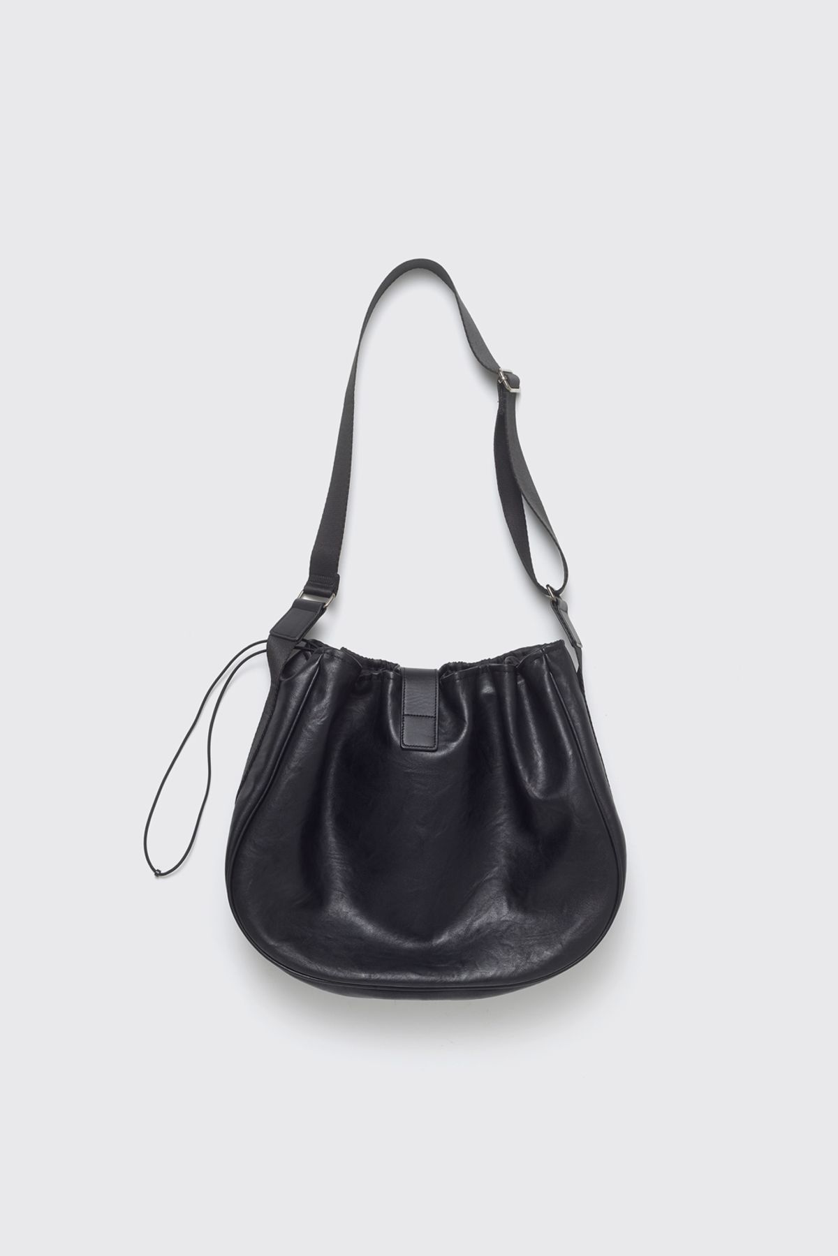 해칭룸(HATCHINGROOM) Wavy Bag Faux Leather Black