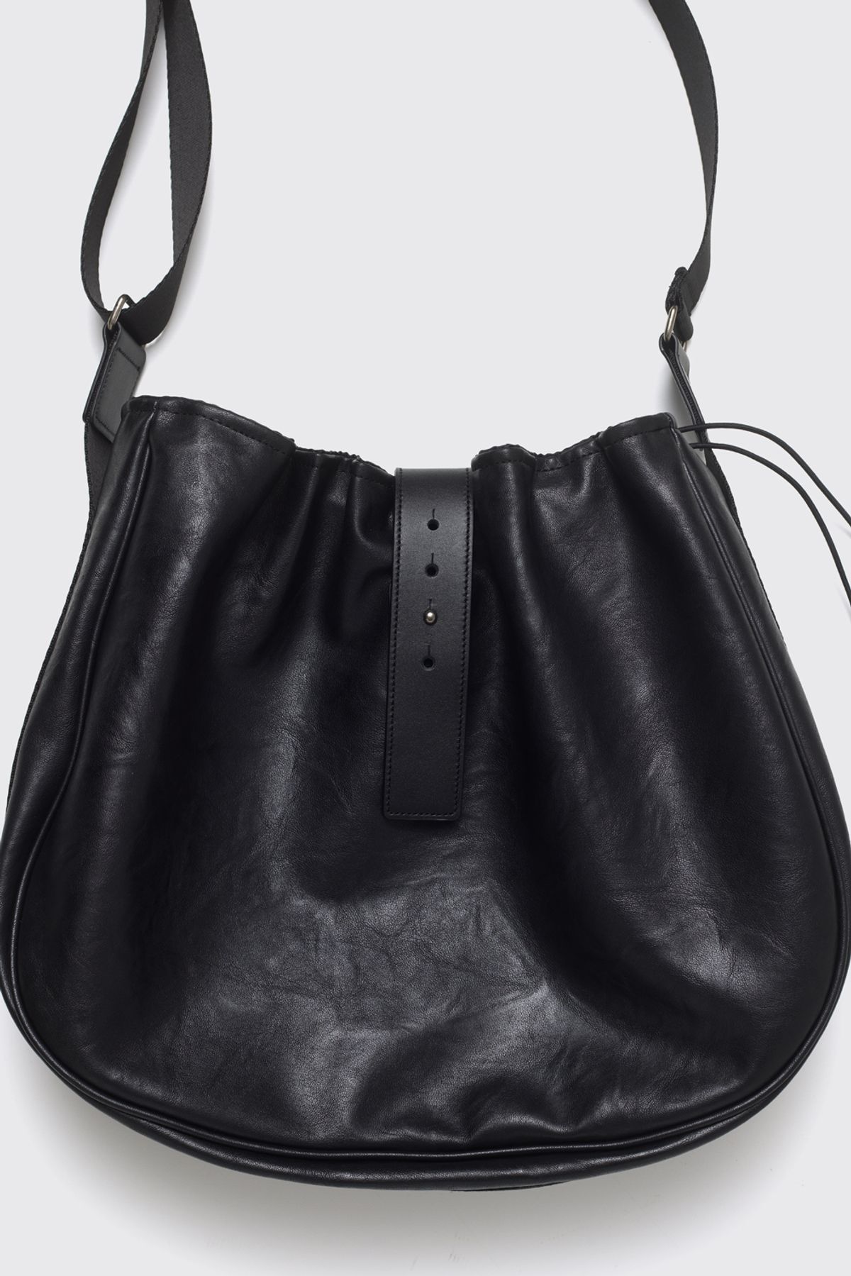 해칭룸(HATCHINGROOM) Wavy Bag Faux Leather Black