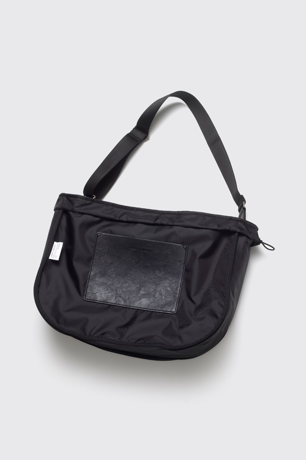 해칭룸(HATCHINGROOM) Wavy Bag Faux Leather Black