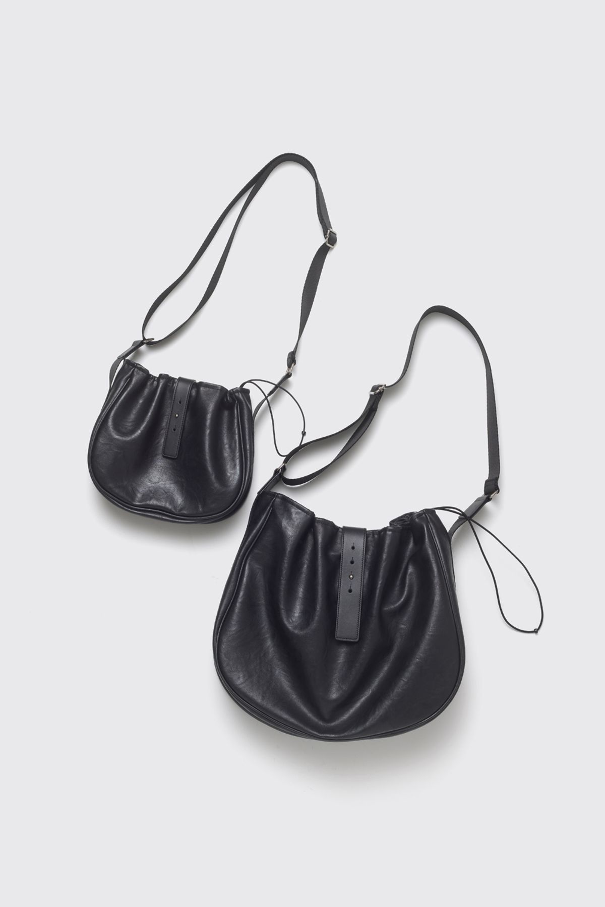 해칭룸(HATCHINGROOM) Wavy Bag Faux Leather Black