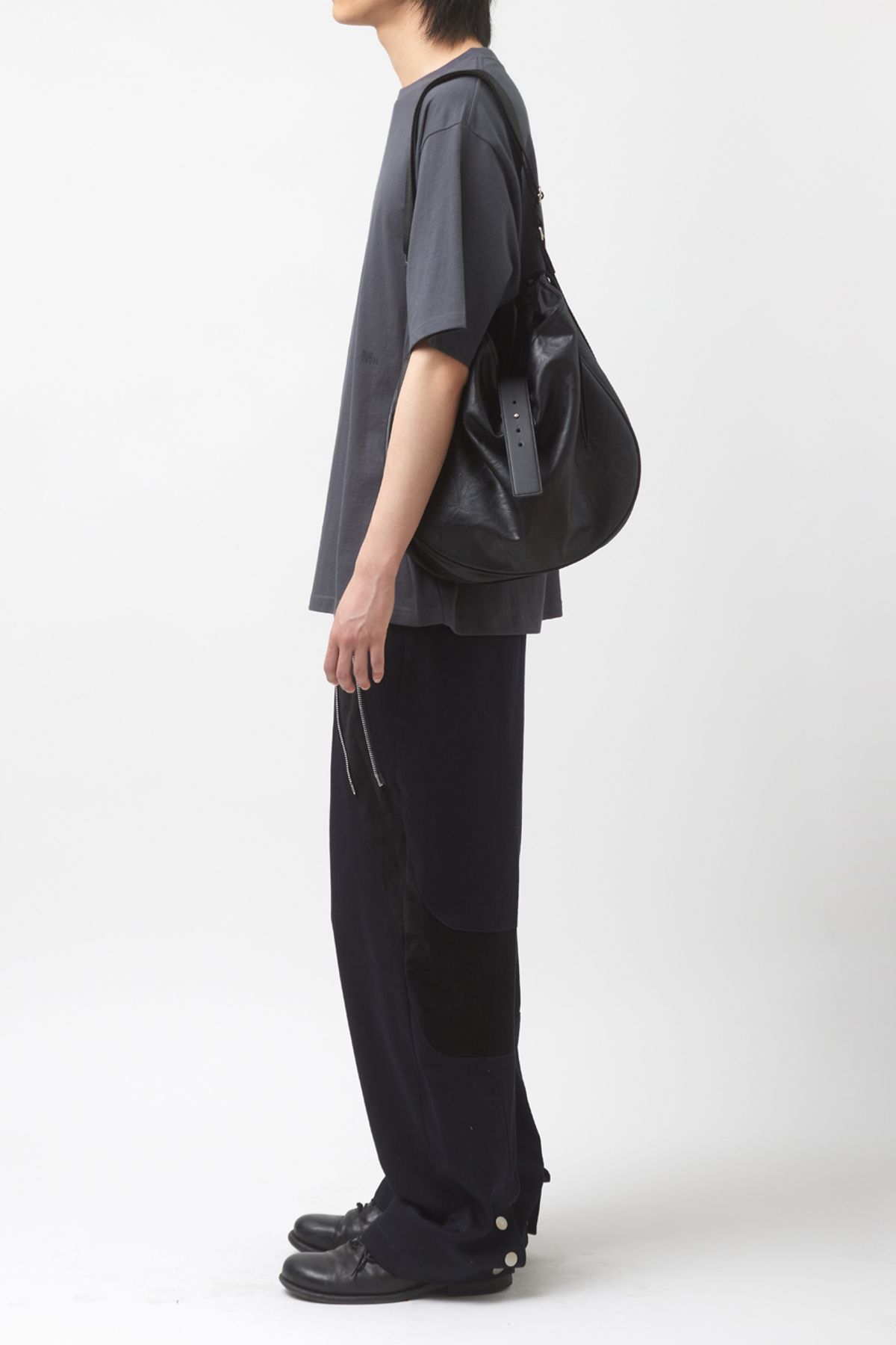 해칭룸(HATCHINGROOM) Wavy Bag Faux Leather Black
