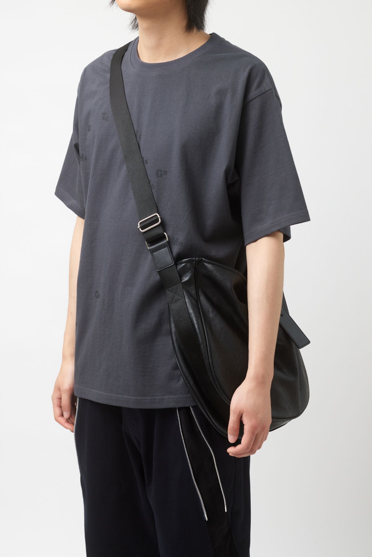 해칭룸(HATCHINGROOM) Wavy Bag Faux Leather Black
