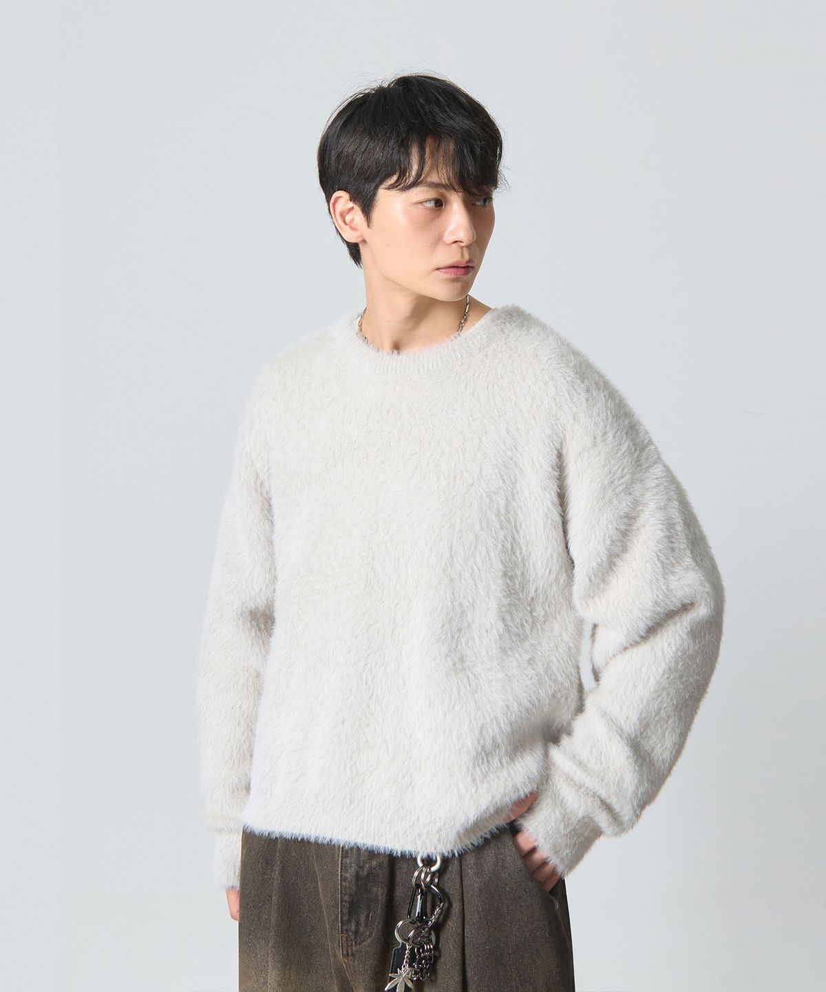 디미트리블랙(DIMITRI BLACK) 에센셜 헤어리 라운드 니트_라이트 그레이